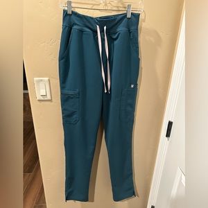 Women’s FIGS Yola High-Waisted Scrub Pants in Caribbean Blue, Size S/Tall